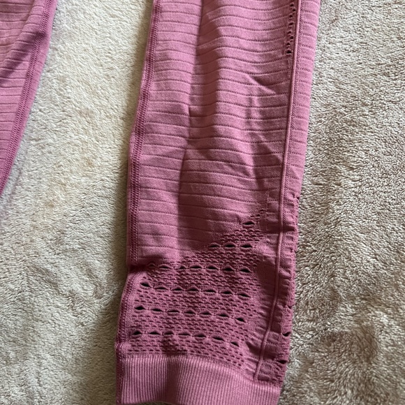 GYMSHARK Energy Seamless Rose Pink Leggings - Picture 3 of 5